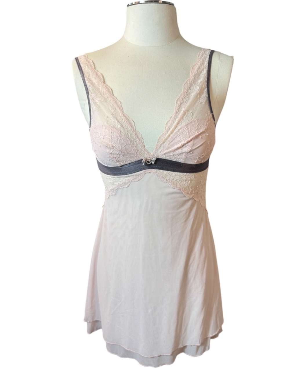 Montelle Lace-Trim Soft Blush Chemise with Charcoal Band Size Small EUC